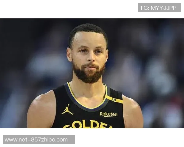 勇士对阵小牛比赛中库里意外受伤球队前景堪忧球迷心急如焚 勇士对阵小牛比赛中库里意外受伤球队前景堪忧球迷心急如焚